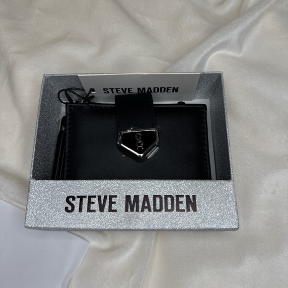 Steve Madden Black Card Holder - Picture 4 of 4